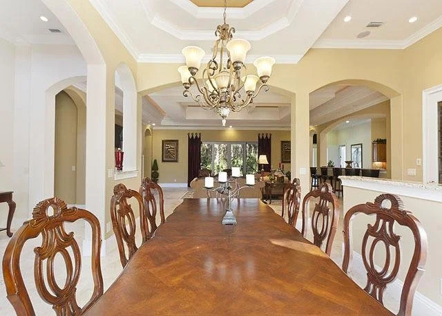Versailles by the Sea 8 Br home by RedAwning
