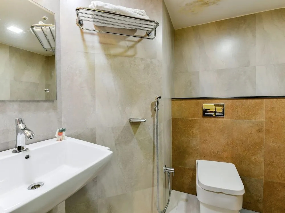 OYO 28129 Hotel Mjm International
