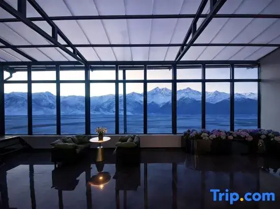 Heshe Qiongxi Beautiful Inn (Shangri-La Dukezong Ancient City Railway Station Branch)