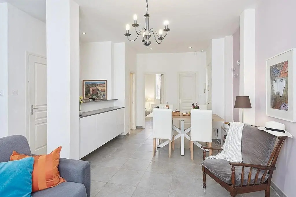 Sunlight Properties - "L'Artiste" - Old Town - By sea