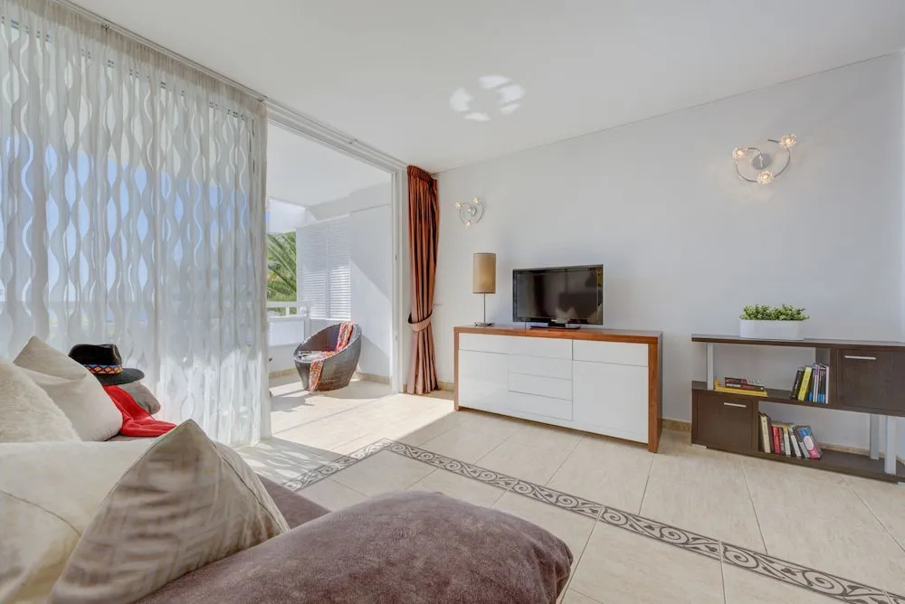 307 Bright Apartment, Sea View, WiFi, Air Conditioning