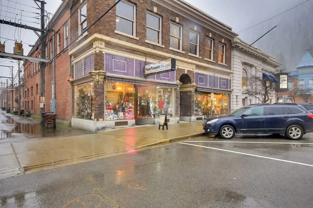 Ski & Explore! Charming Downtown Wallace Condo