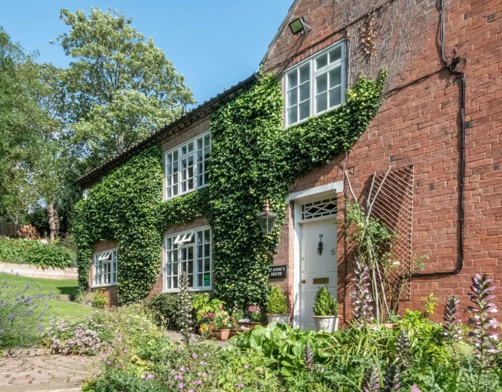 St Anne's House