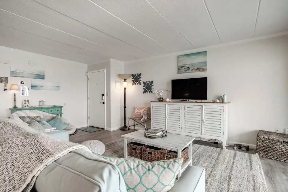 Pool & Boardwalk Access: Bayfront Ocean City Condo