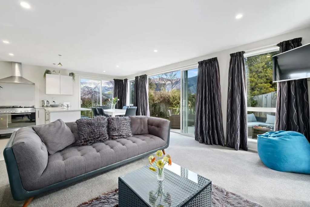 Hideaway on Hunter - Wanaka Holiday Home