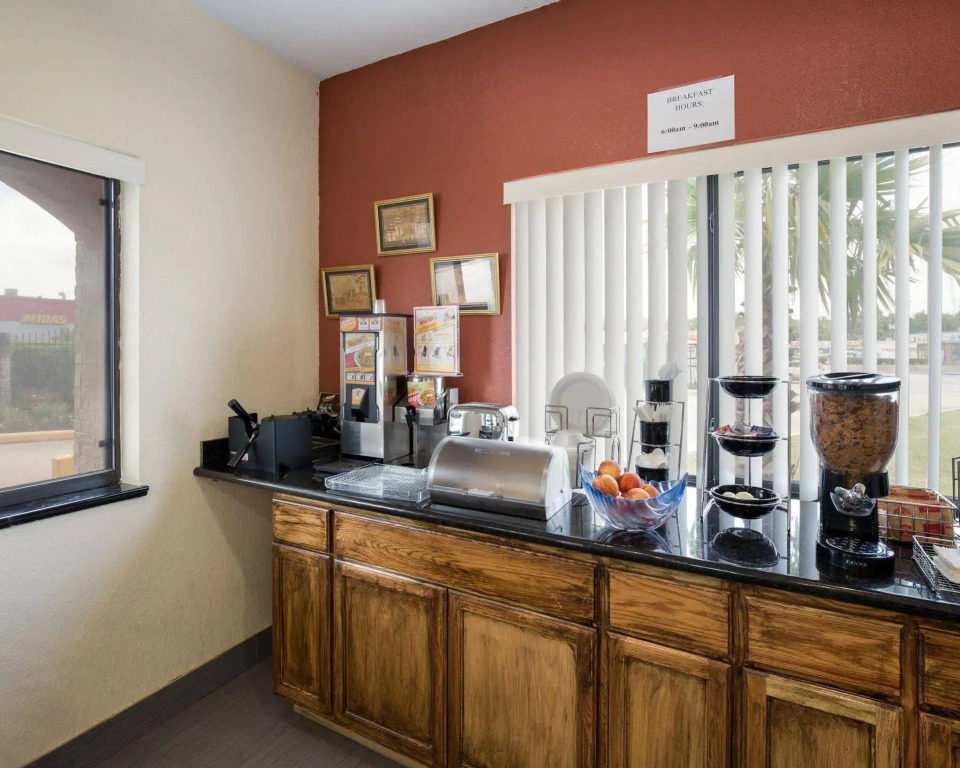 Scottish Inn & Suites