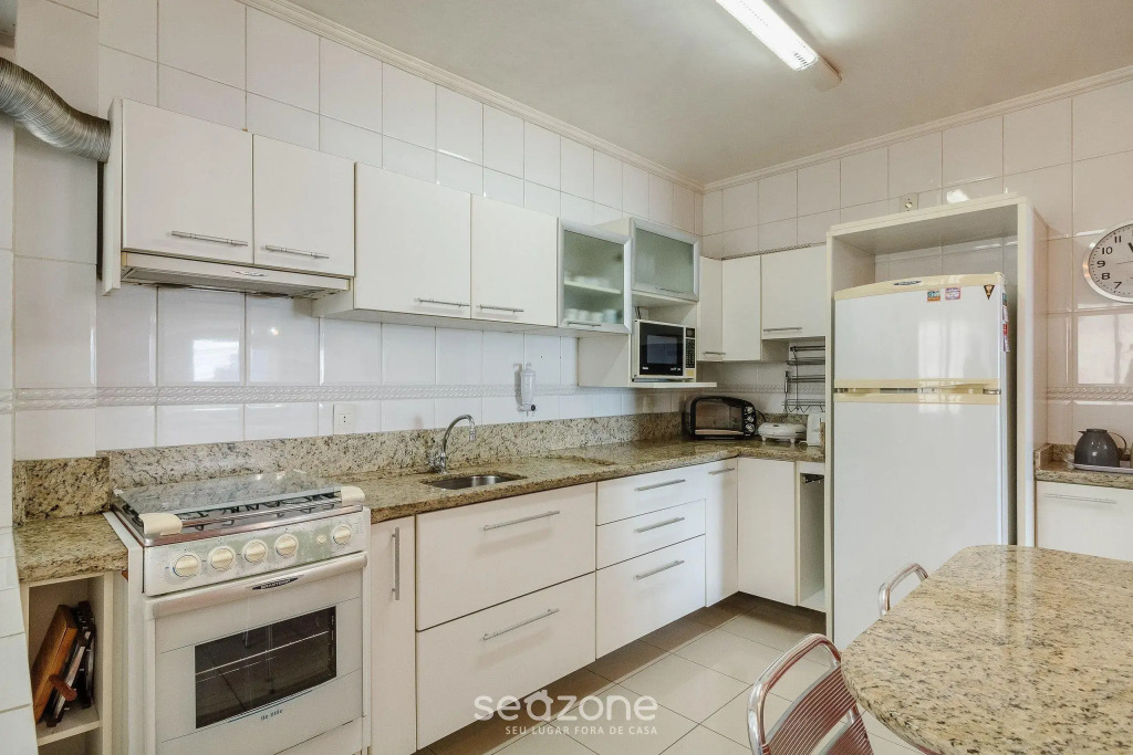 Apto 3Q pé na areia com vista mar CET802