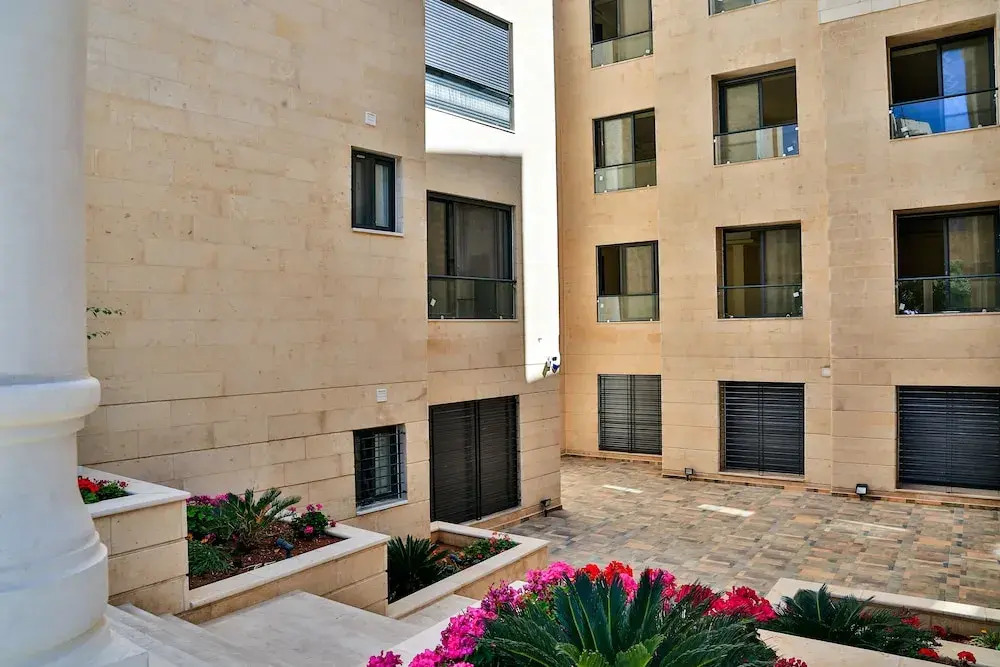 Deluxe Apartments