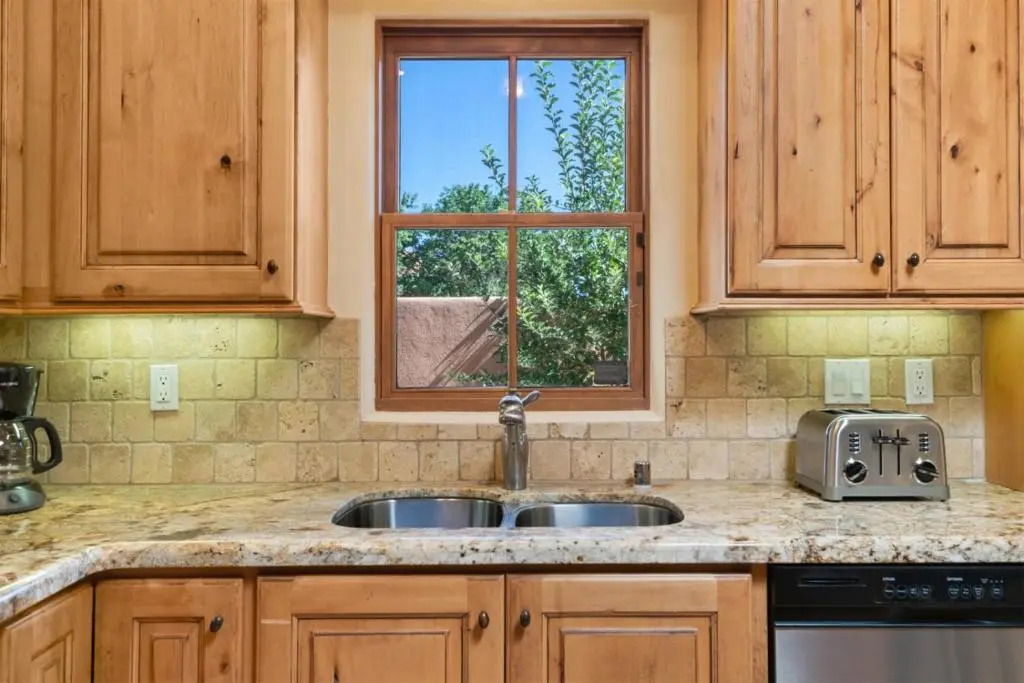 Casa Nona - Pristine Home in the Railyard District, Walk to The Plaza