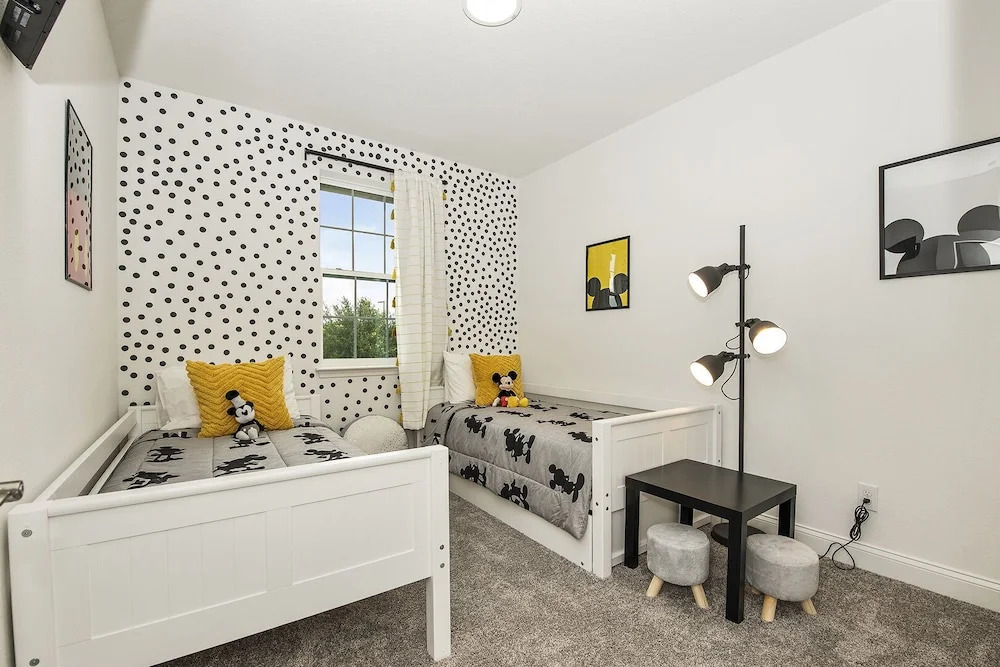 Amazing New 5 Bedroom 4.5 Bathroom Townhome with Private Pool