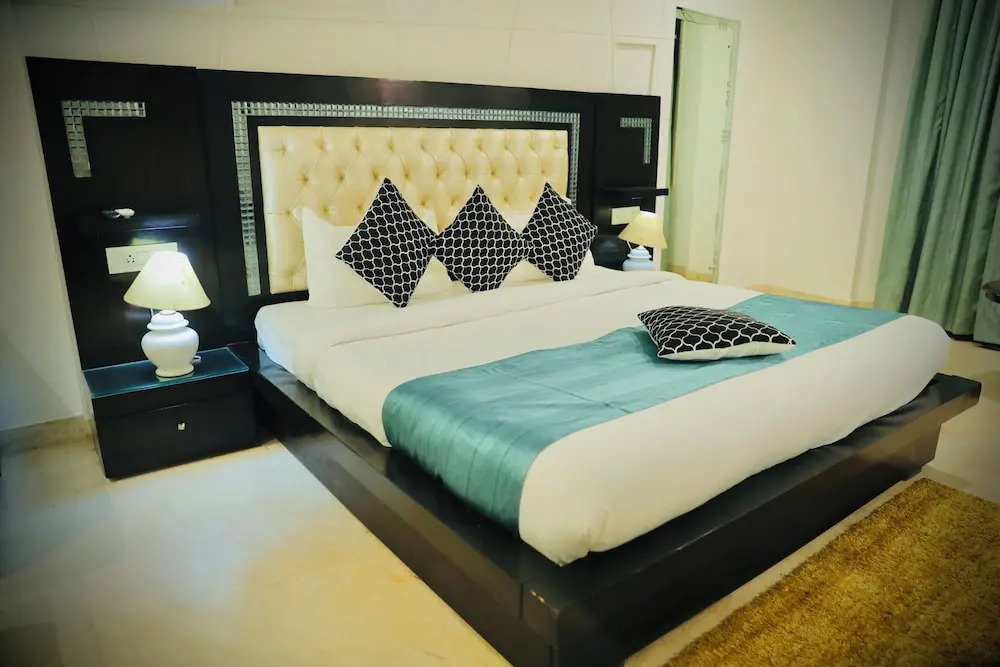Shanti Seva Dham - A Religious Stay At Priyakant Ju Temple Vrindavan