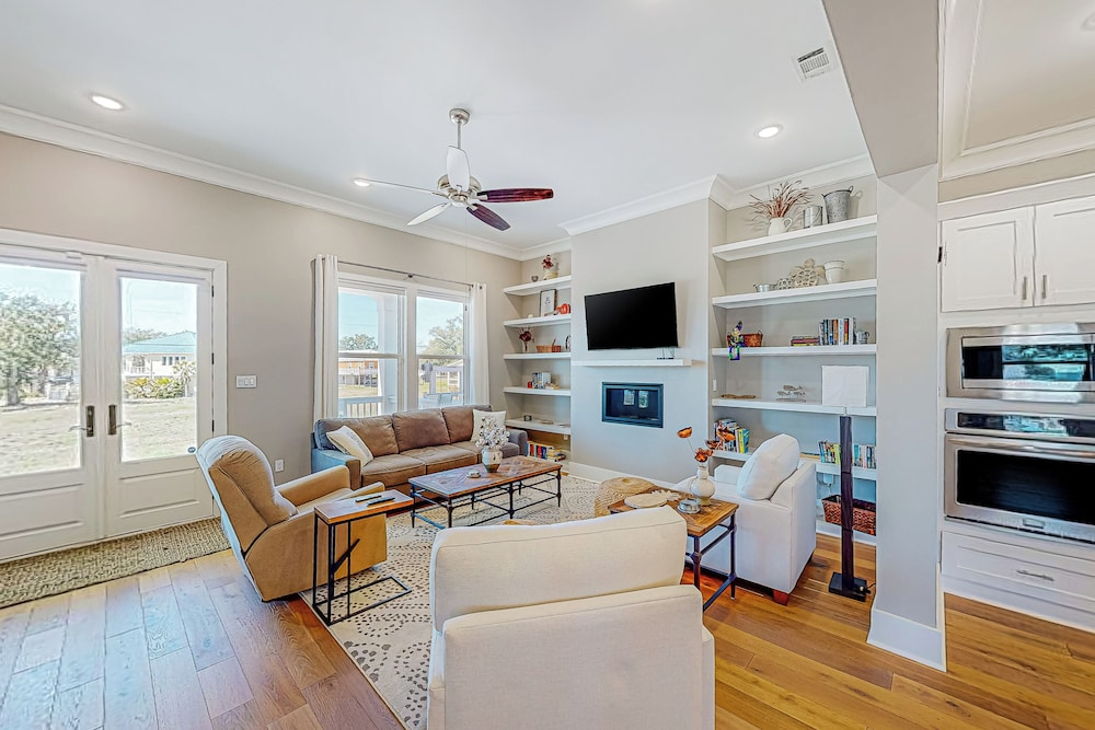 3BR Home Near Beach w/ Views, Deck & Grill