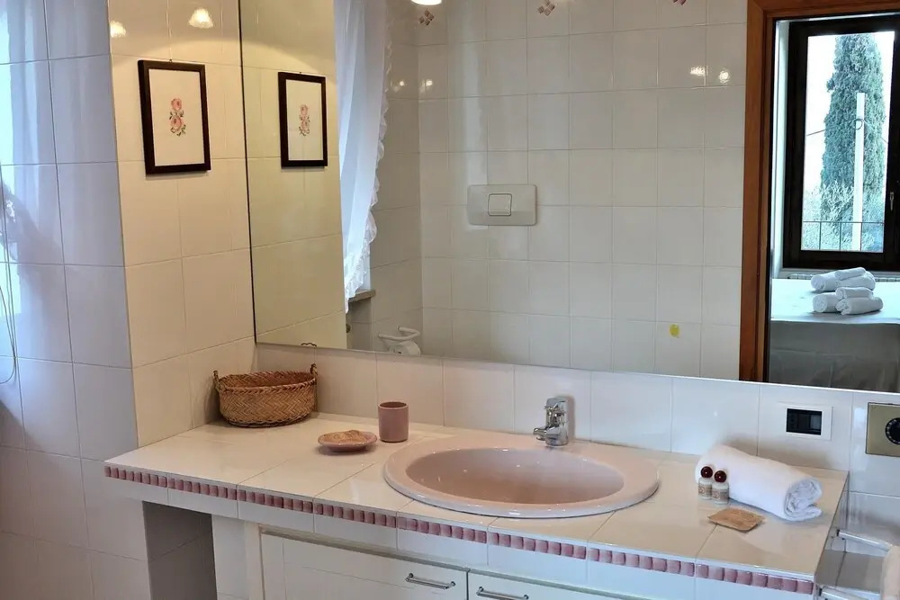 Casa Beatrice - 5 Sleeps Close to the Lake in Pai di Torri del Benaco
