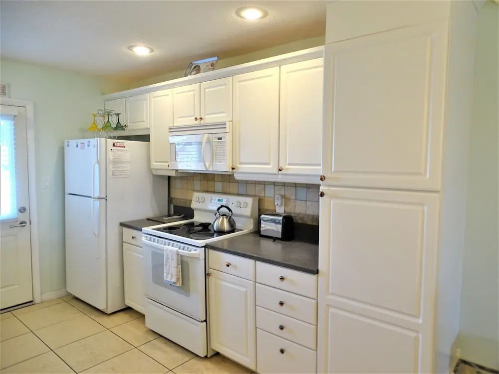 Sunset Royale - 212 2 Bedrooms 2 Bathrooms Apts
