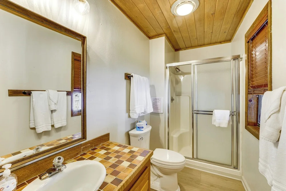 4 Mi to Angel Fire Resort: Retreat w/ Hot Tub