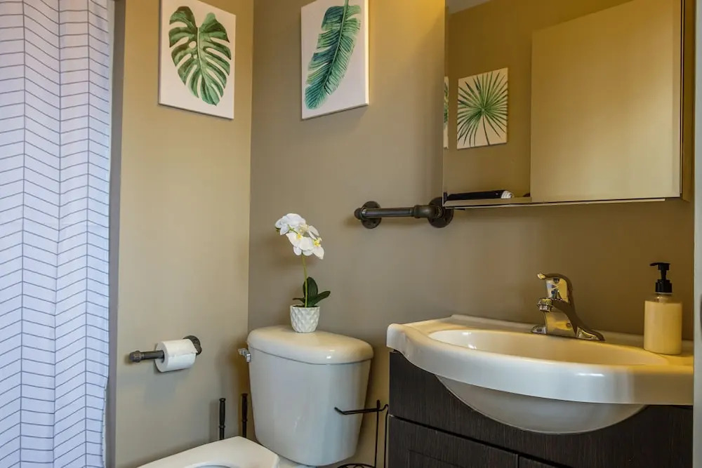 1 & 2 BR Apts w/ Gym, WiFi & Laundry by Frontdesk