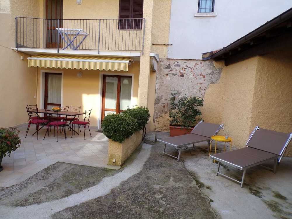 Quaint Holiday Home in Puegnago del Garda With Balcony