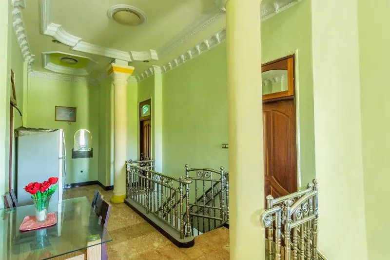 Senaz Guesthouse