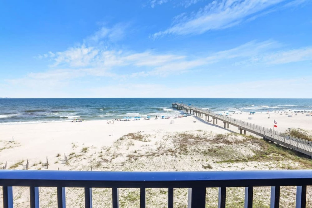 Four Seasons 402-e Private Fishing Pier