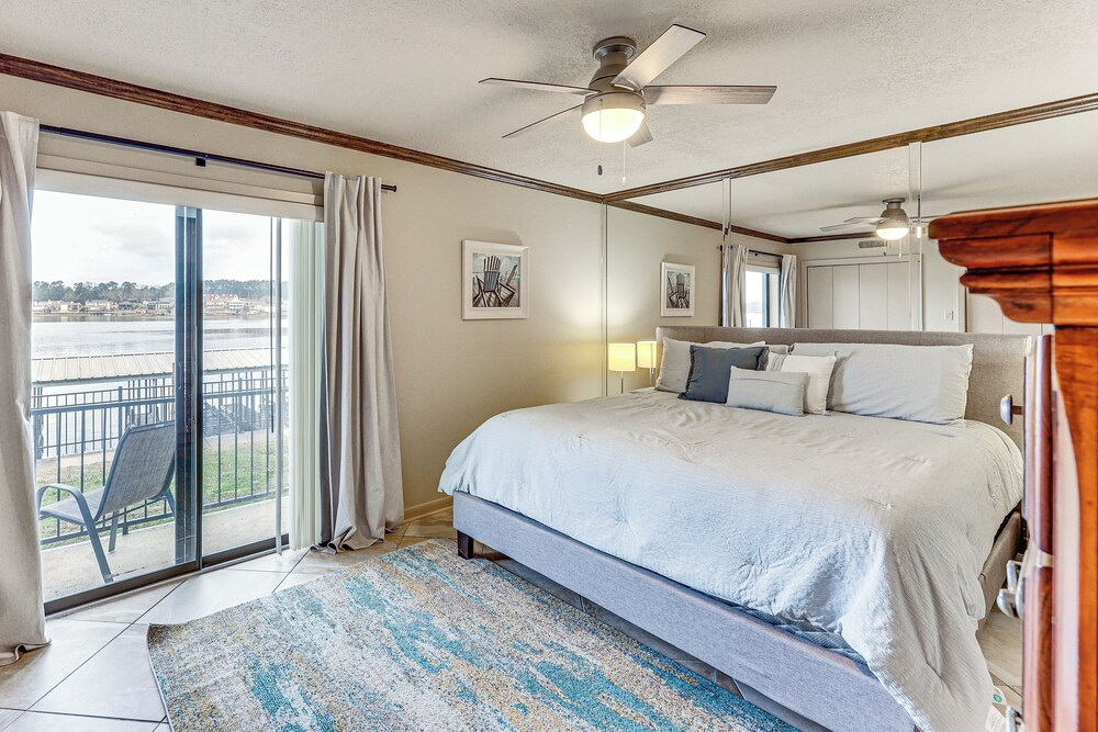 Hot Springs Condo on Lake Hamilton w/ Balcony!
