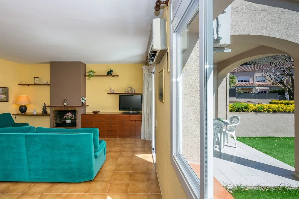 HomeHolidaysRentals Casa Moonlight – Costa Barcelona