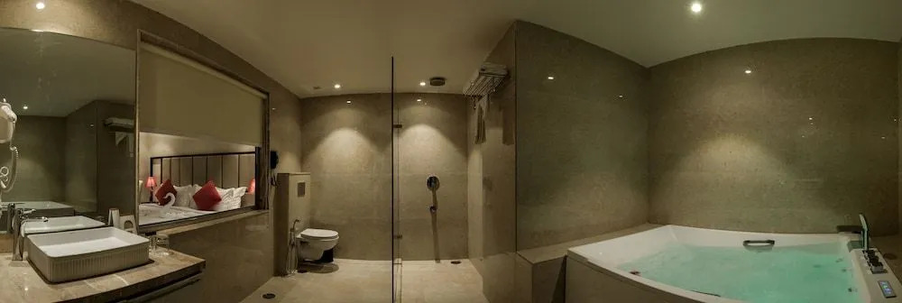 Hotel Clarks Premier ,Kota