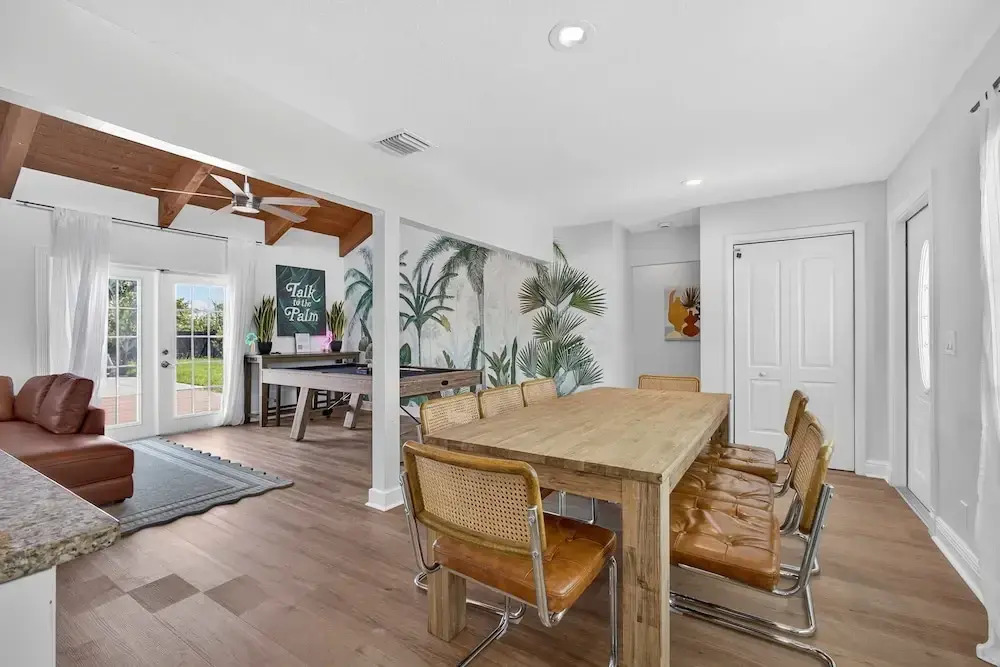 Luxury Meets Paradise Family-friendly 4BR w Pool