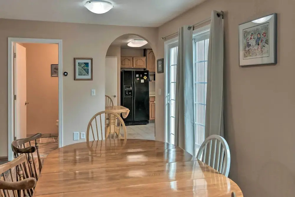 8 Mi to Dtwn Achorage! Home w/ Pet-friendly Yard