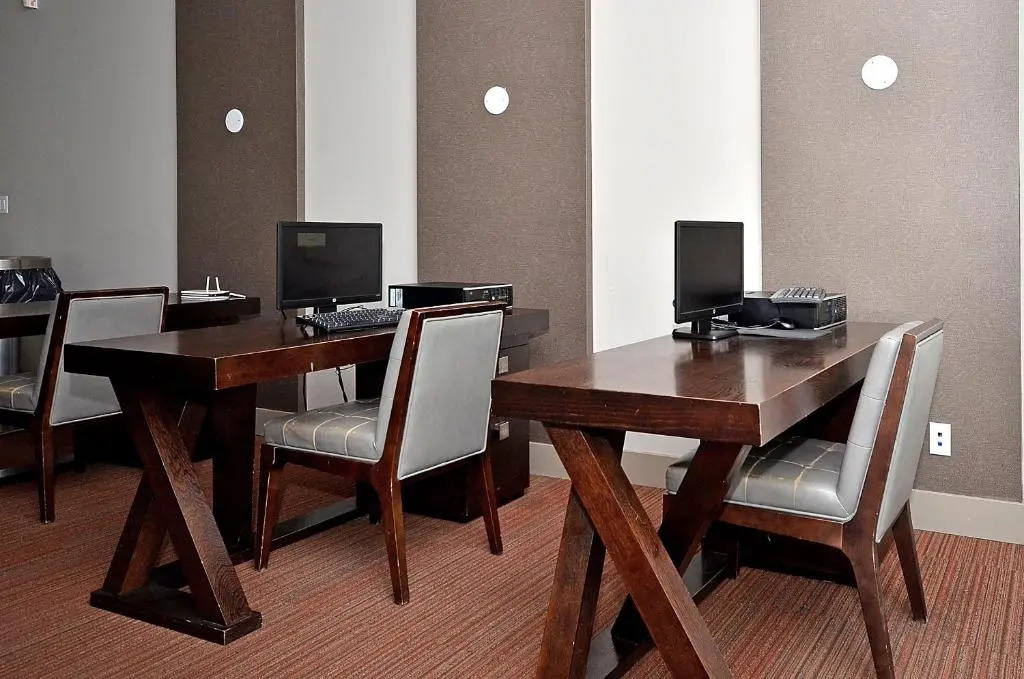 Royal Stays Furnished Apartments - Missisauga City Centre