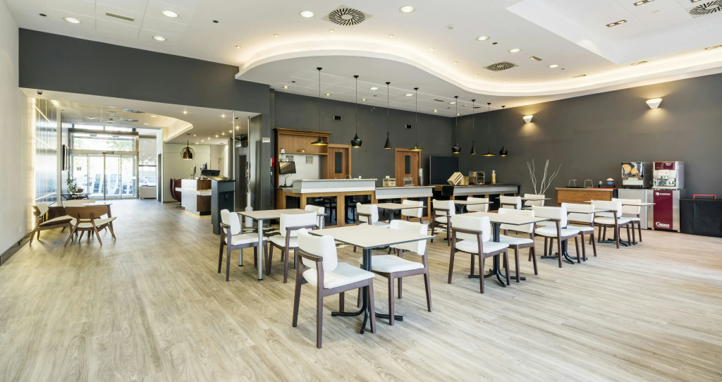 Отель Ilunion Valencia 3