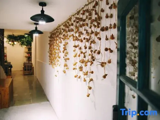 Zhaohuaxisu Hotel(Guilin Central Square Two Rivers and Four Lakes Store)