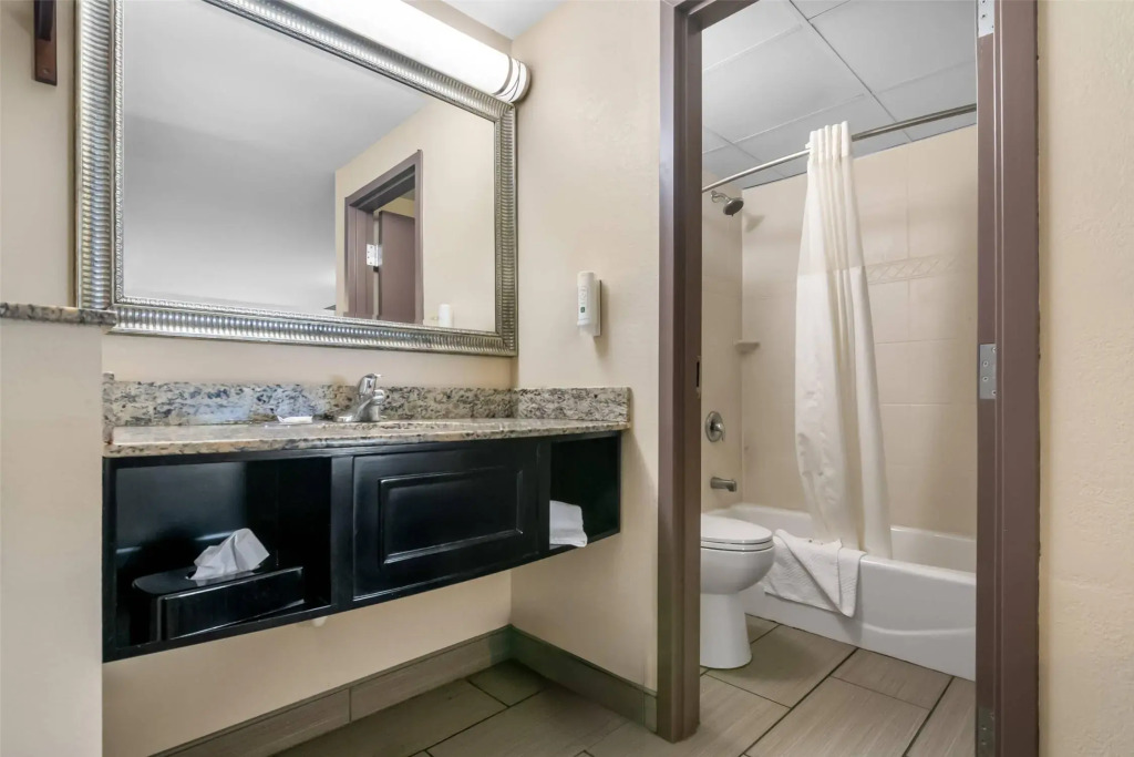 Quality Inn Waterbury East