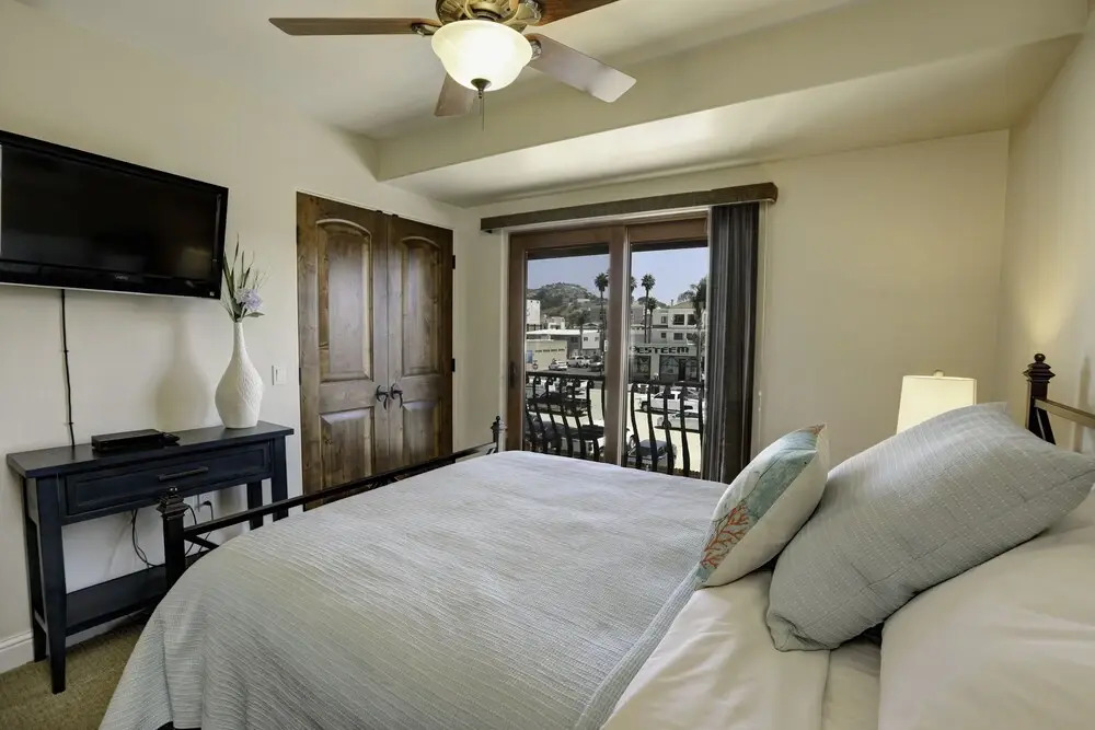 203 Cortez 3 Bedroom Condo by Redawning