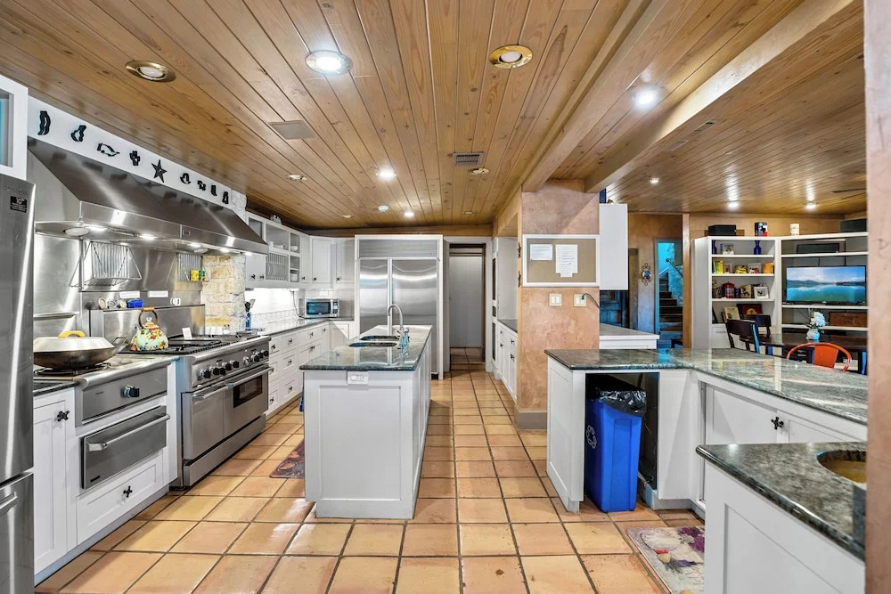 7br Home w/ Pool - Perfect for Family Reunions