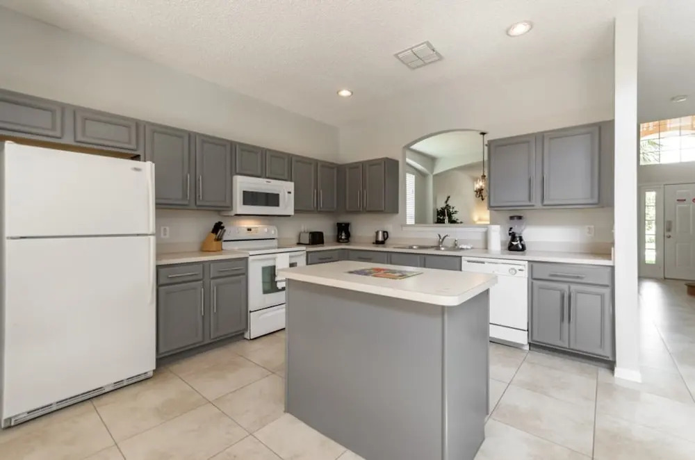 2696 La Isla Court