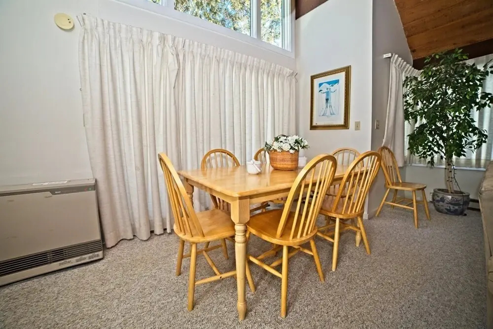 Waterville Valley Vacation Condo Close to Town Square and Free Shuttle to Ski Area! - Ss6v