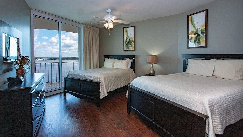 Corner Condo With Panoramic Views - Unit Crd1102