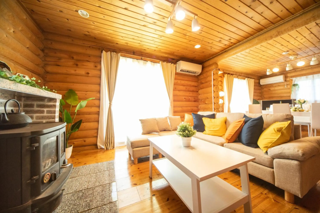 Awaji Large Log house in Goshiki 2