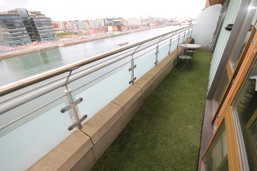 Hanover Dock Suite