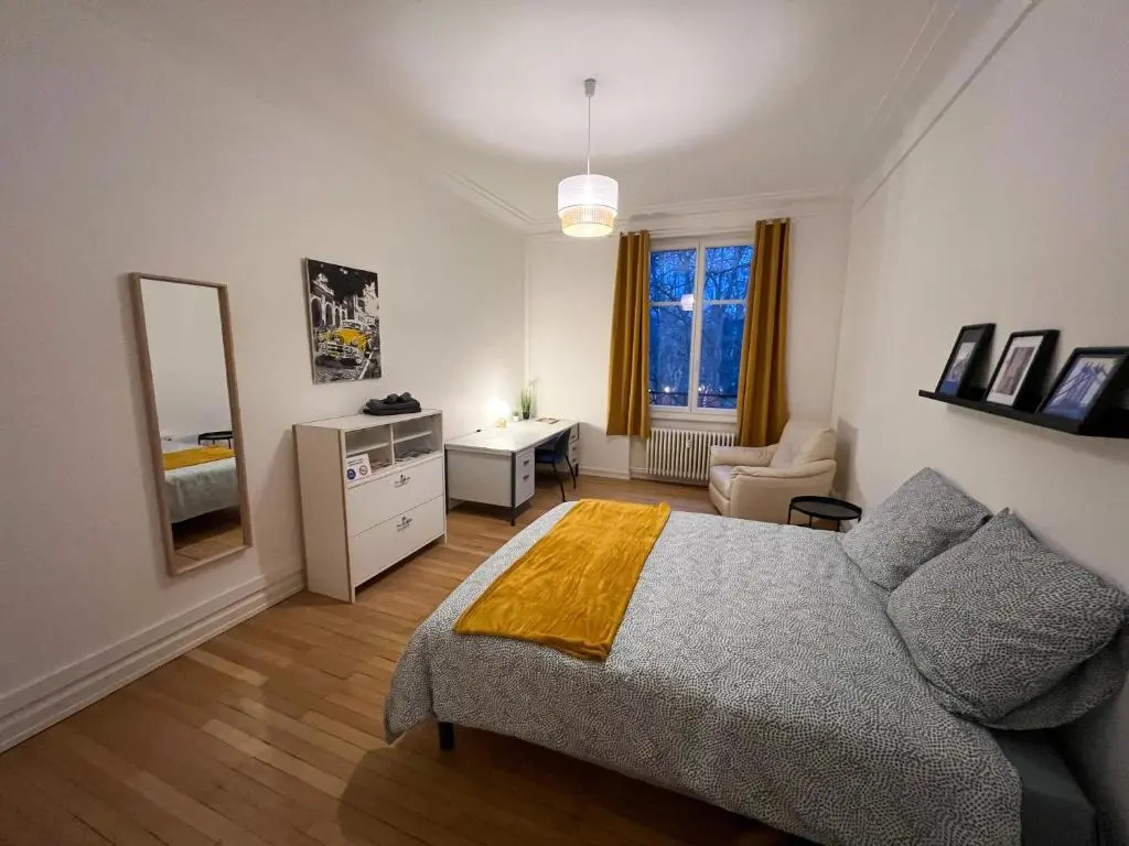 Chambres privées -Private room- dans un spacieux appartement - 100m2 centre proche gare