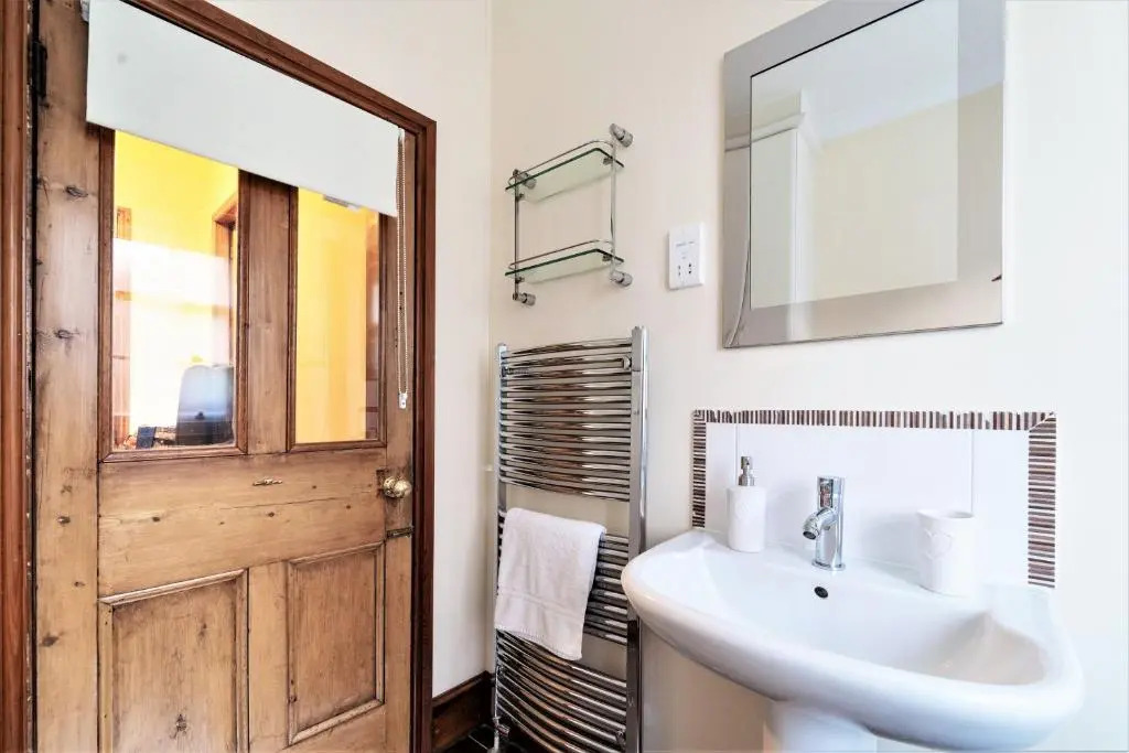 The Cottage in Chester, Sleeps 6 with FREE Parking