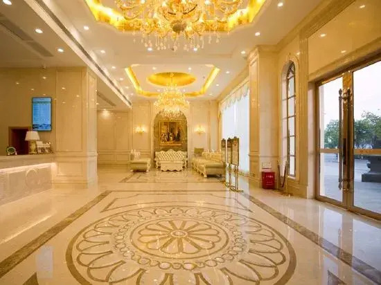 Vienna Hotel ( Ganzhou High-speed Railway West Station Jinling Road Store)