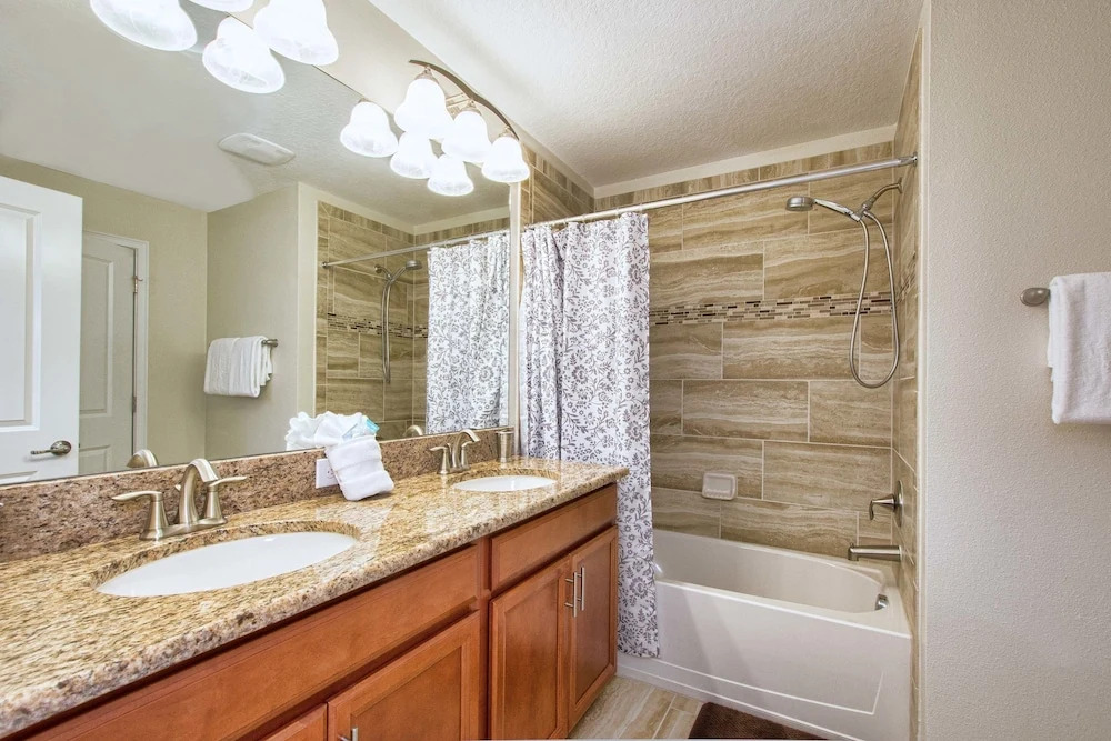 Storey Lake 4 Bedroom Townhome w Splashpool - 1624ST