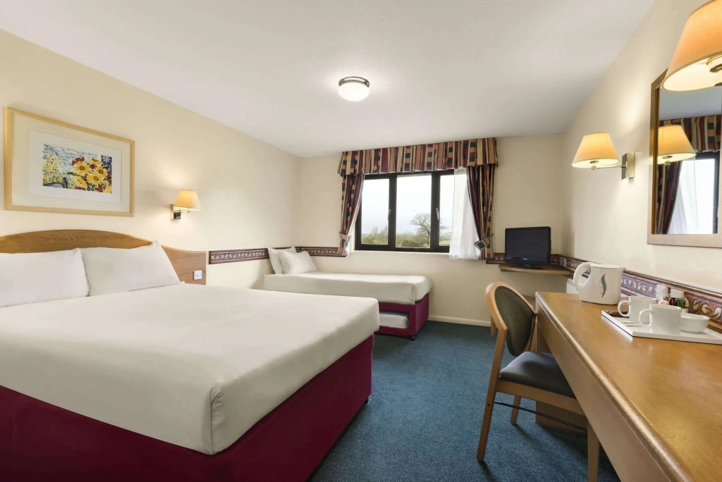 Days Inn by Wyndham Michaelwood M5