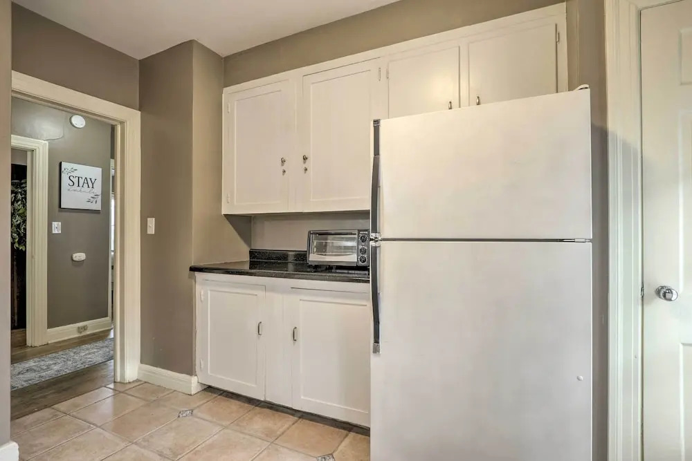Chic & Cozy Greensboro Home, 2 Mi to Dtwn!