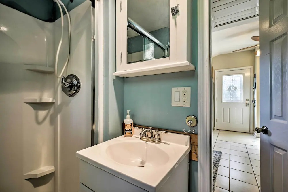 Family Fun! Lakeside Gem + Dock in Sunrise Beach