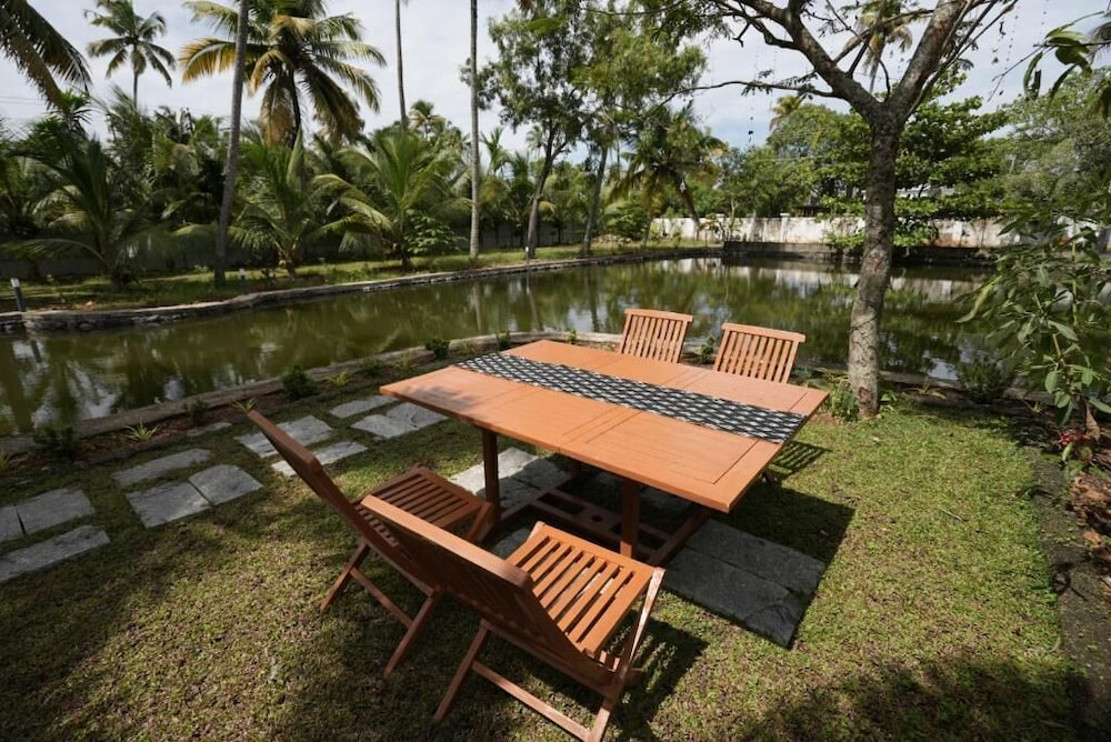 ELIVAAS Palliath House-1-Room