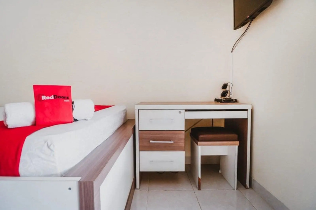 RedDoorz Plus near Semanggi