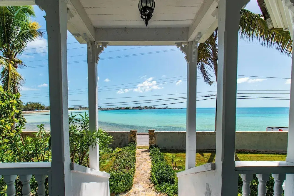 Oceanfront Oasis: Luxury Home With Sunset Views