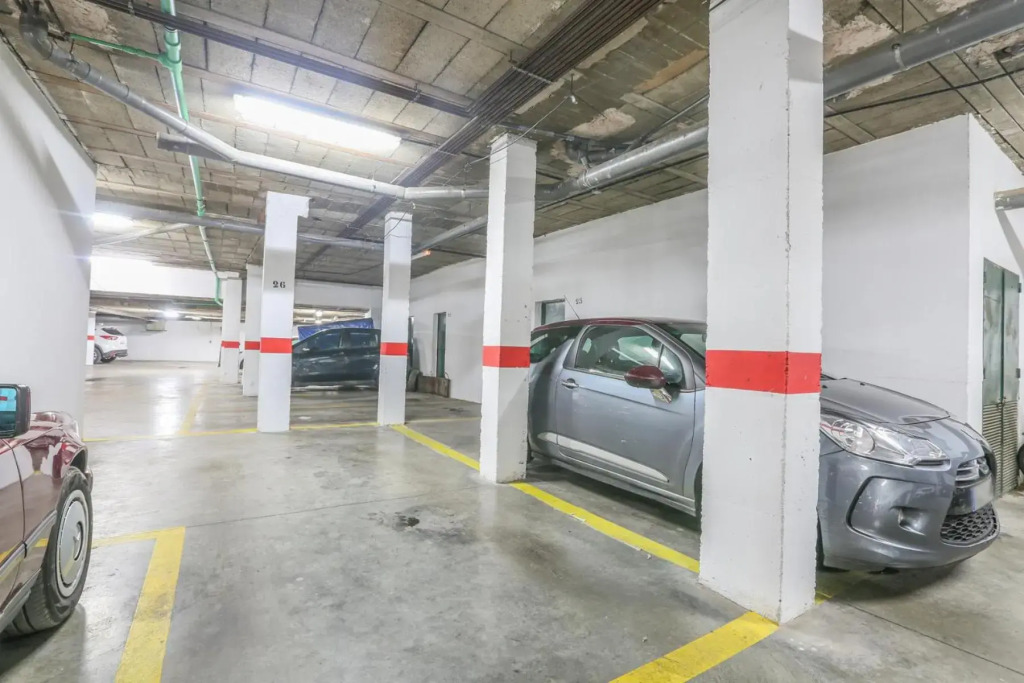 JUDERIA CENTER PREMIUM SUITES FREE Parking